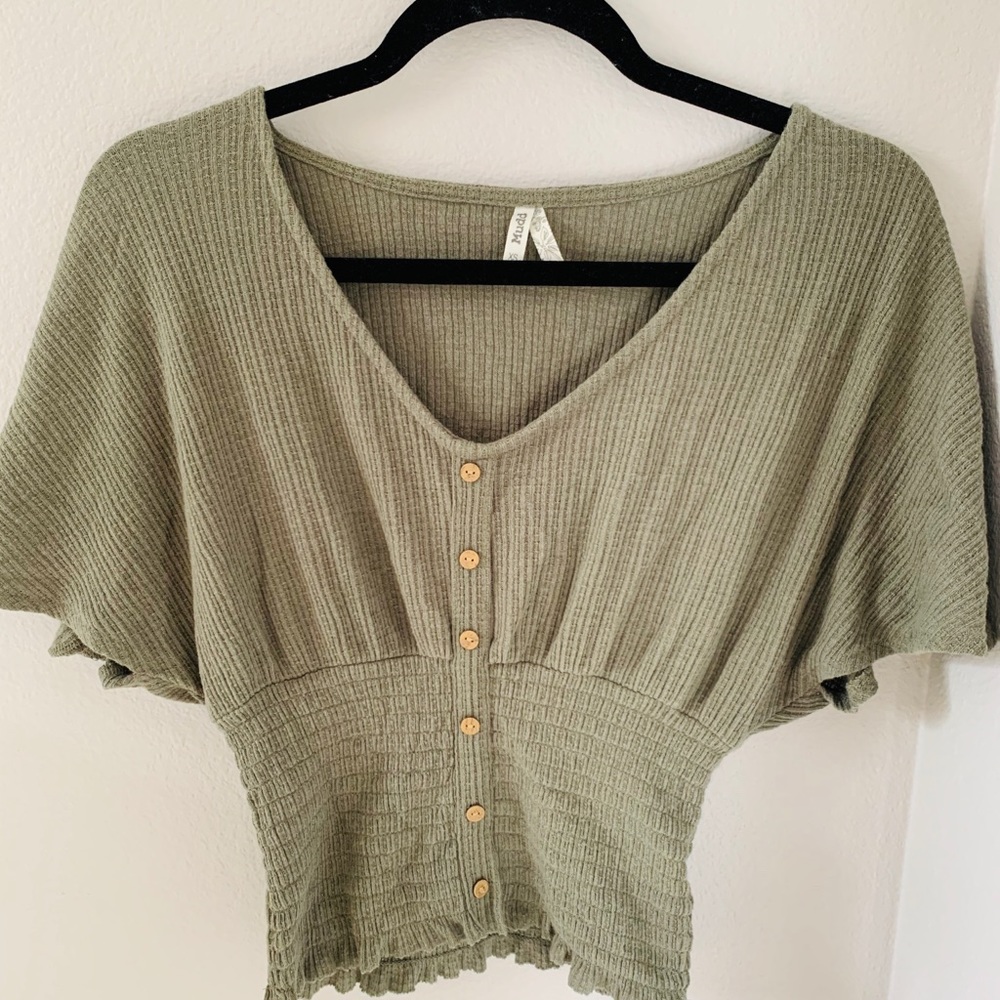 Slightly Cropped, loose sleeve top